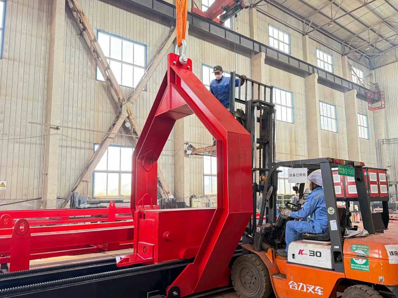 45 ton bundle extractor with remote hydraulic pulling system