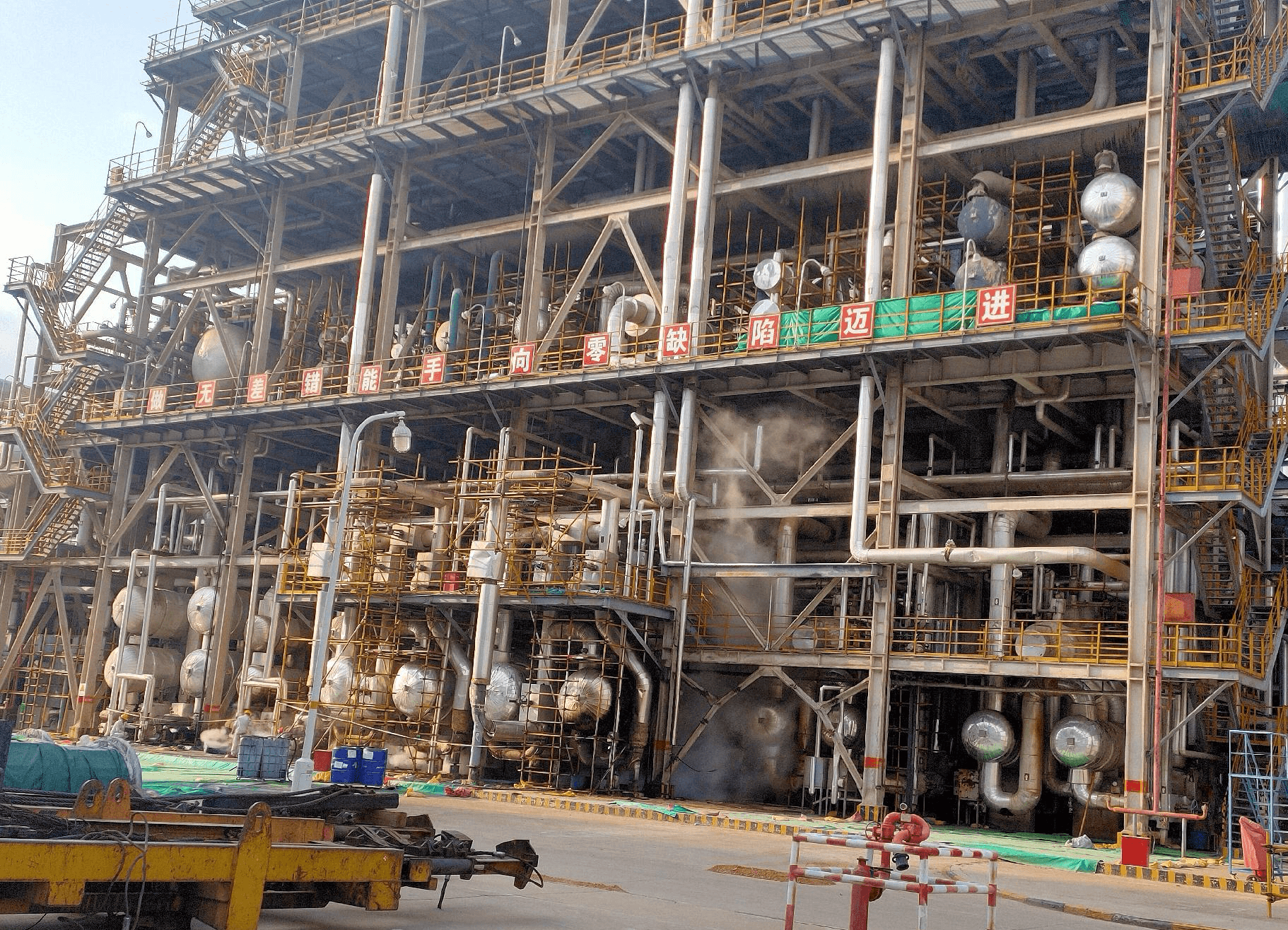 Refinery shutdown tube bundle extraction