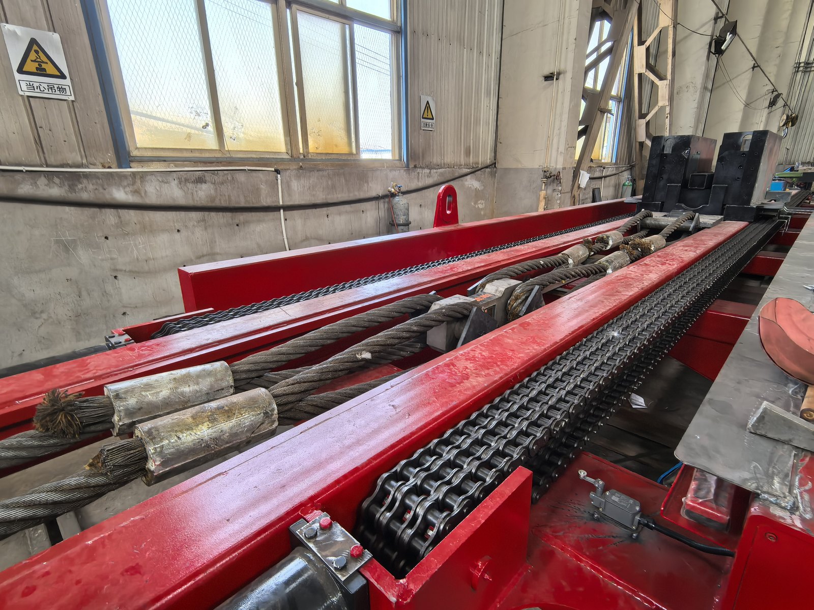 Qingwei 60T electric bundle extractor undergoing a rated pulling force test