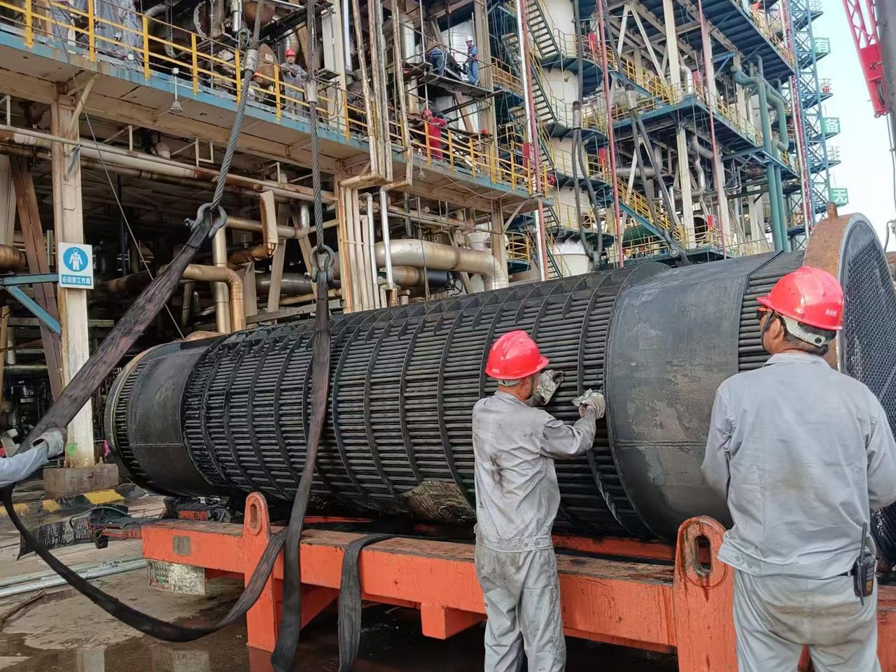 Tube bundle extractor safety checklist for refinery turnaround heat exchanger maintenance