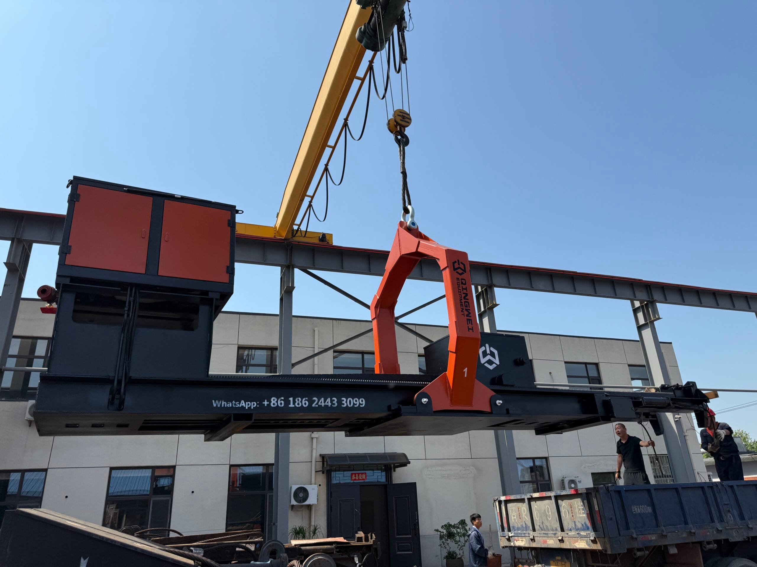 Qingwei tube bundle extractor being lifted at the manufacturing facility